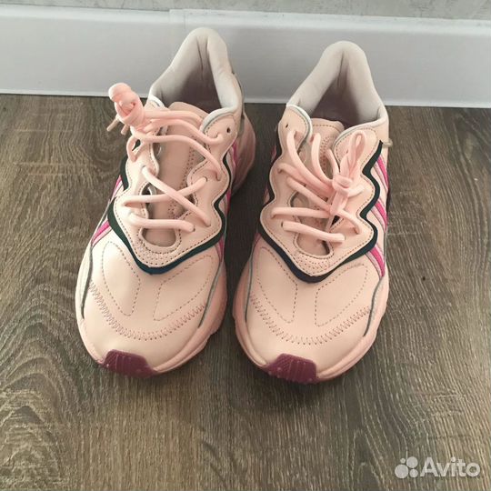 Кроссовки adidas ozweego женские