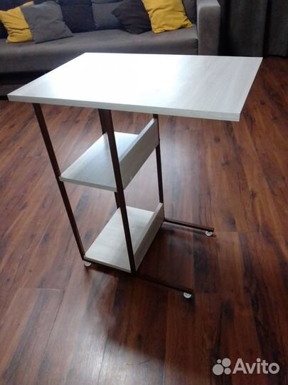 Прикроватный столик