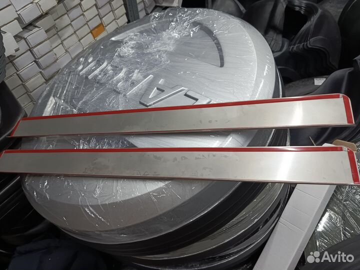 Накладки порогов niva