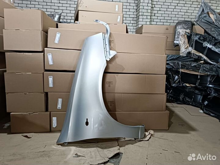 Крыло калина правое цвет серебристый (рислинг) 610