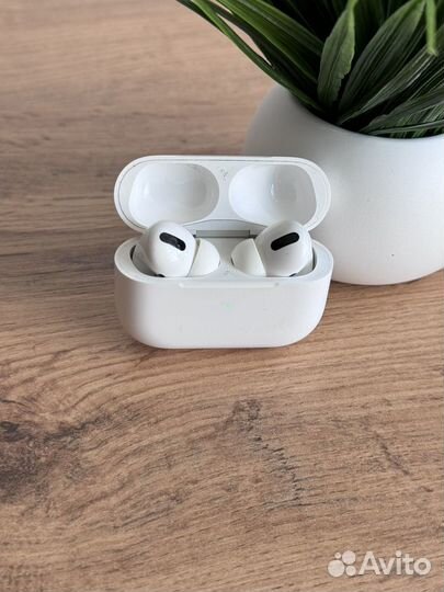 Беспроводные наушники Apple Airpods pro