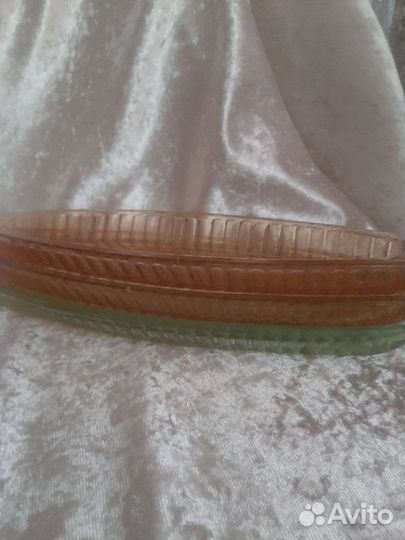 Селёдочница,чайные пары,рюмки,вилки,ложки,ножи,сол