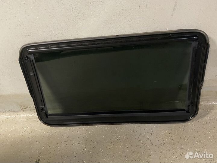 Стекло люка на lexus LS 600 hL