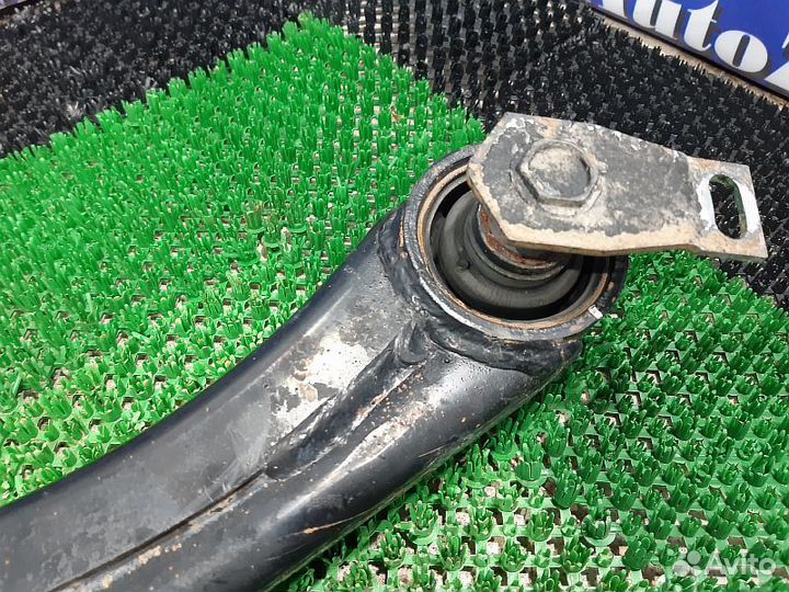 Рычаг задний правый Mitsubishi Pajero Sport