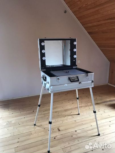Портативный кейс визажиста