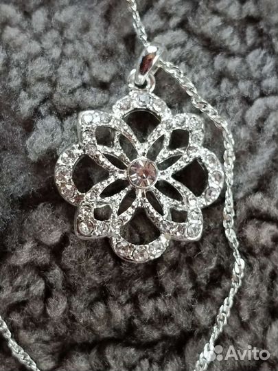 Бижутерия Avon подвеска на цепочке