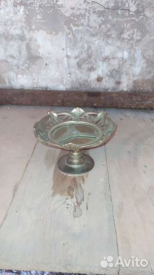 Бронзовые подсвечники, чаши