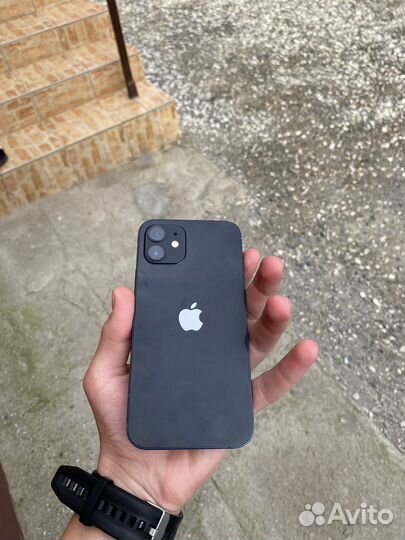 Телефон iPhone 12