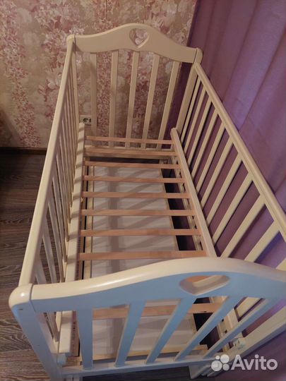 Детская кроватка с продольным маятником