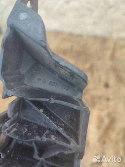 Кронштейн переднего бампера Seat Leon 2