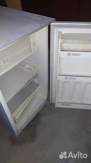 Холодильник бу маленький с запчастю