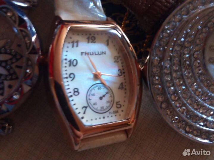 Часы наручные женские