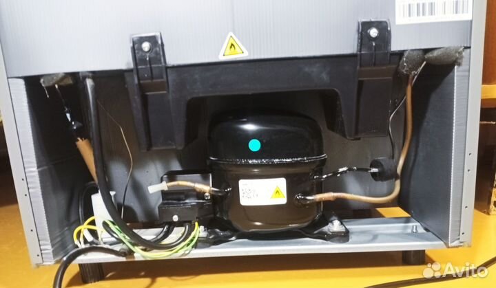 Холодильник с морозильником Hisense