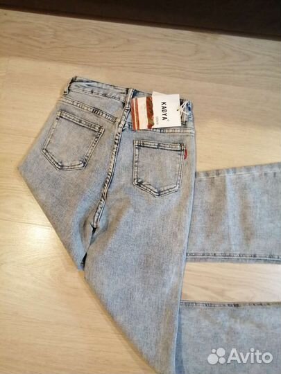 Джинсы новые