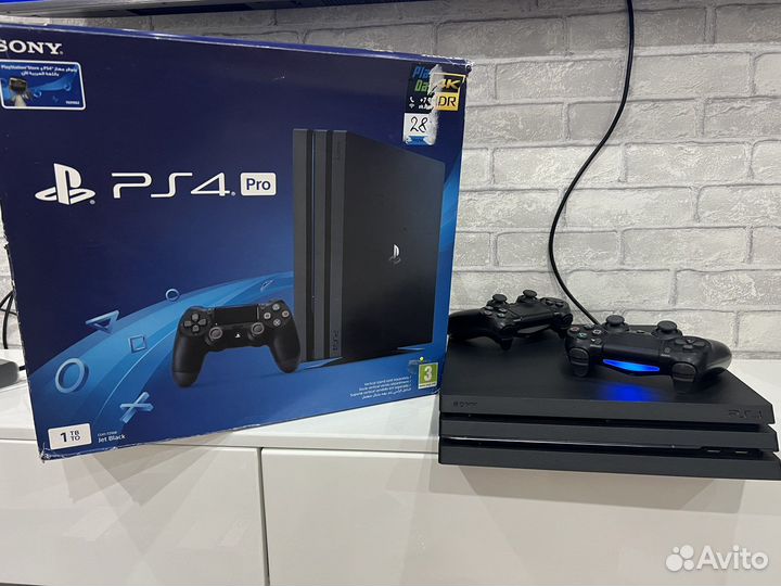Sony PS4 pro + 2 джоя + игры