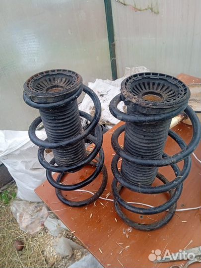 Пружины, пыльники, верхняя опора передней стойки