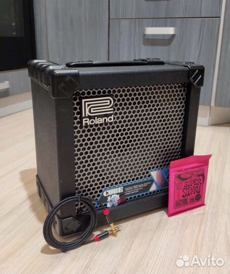 Roland Cube 15X + Струны, Кабель (Комбоусилитель)