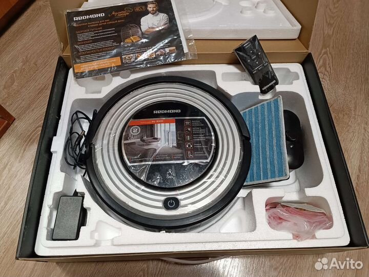 Робот пылесос Redmond rv r-300