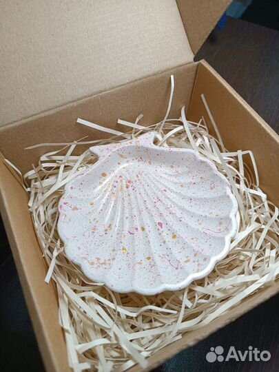 Бумажный наполнитель для подарков бежевый и белый