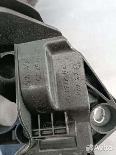 Педаль тормоза Skoda Rapid