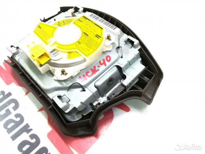 Подушка безопасности водителя Toyota Tundra UCK40