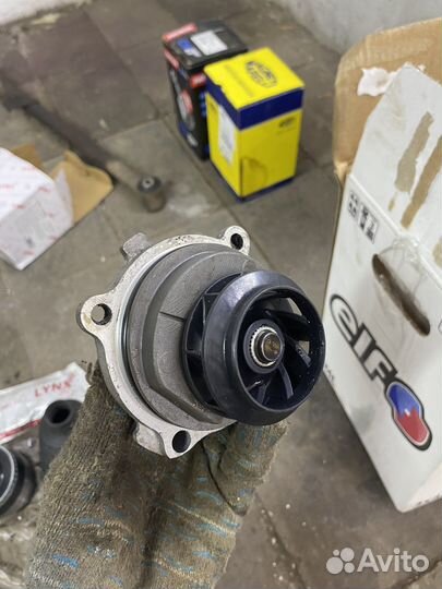 Помпа Audi A4 B6 2.0 (ALT)