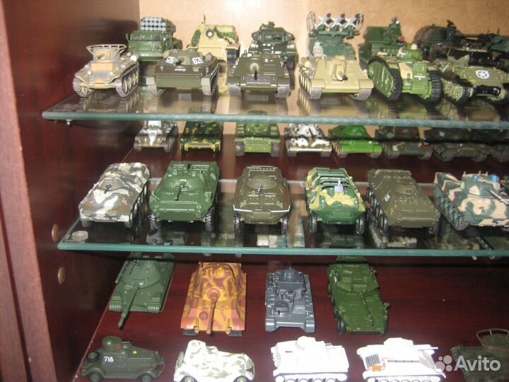 80 масштабных моделей бронетехники (1/72)