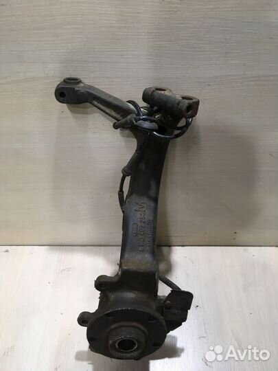 Кулак поворотный правый пассат Б5 8D0407258M