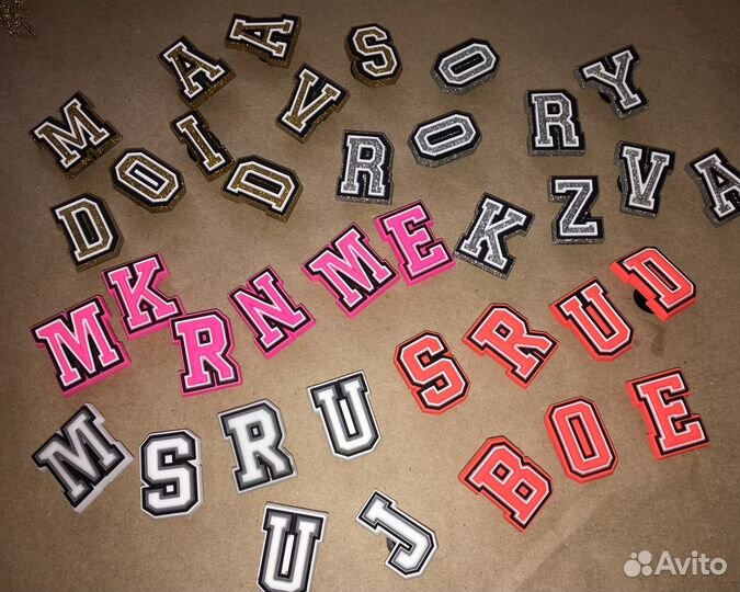 Джибитсы значки цепочки на кроксы,на шнурки