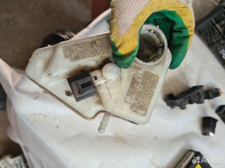 Главный тормозной цилиндр Ford Mondeo 3