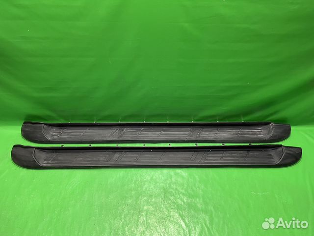 Накладка правой подножки Toyota Hilux 2015+