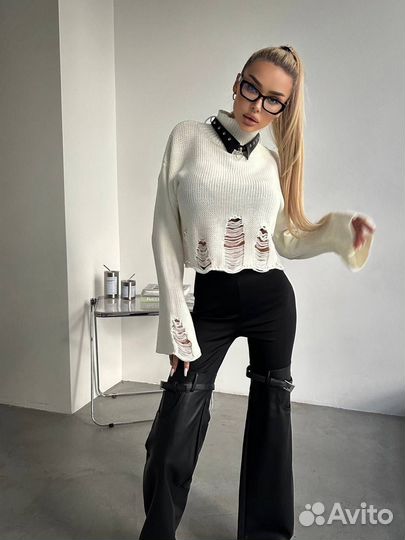 Стильный свитер женский