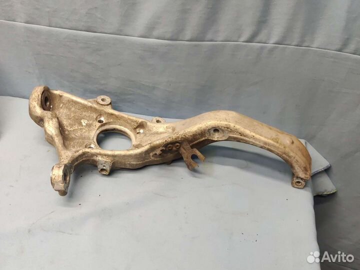 Кулак передний левый BMW X5 E70