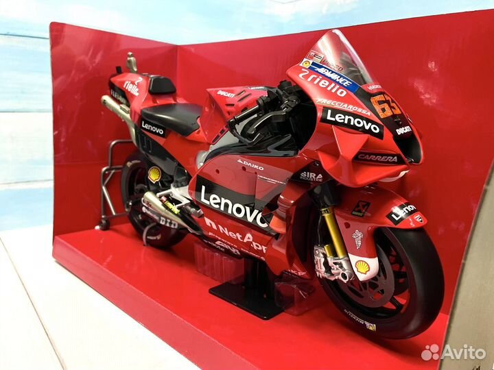 Мотоцикл модель Ducati Desmosedici 1:6 Moto GP