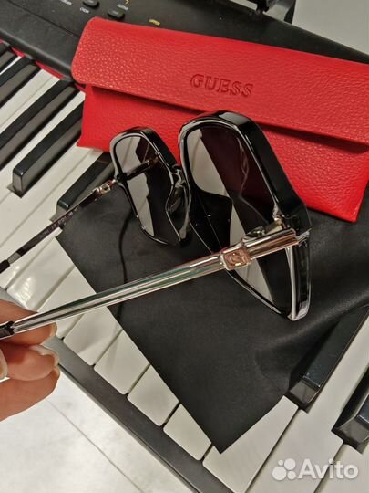 Солнцезащитные очки женские guess