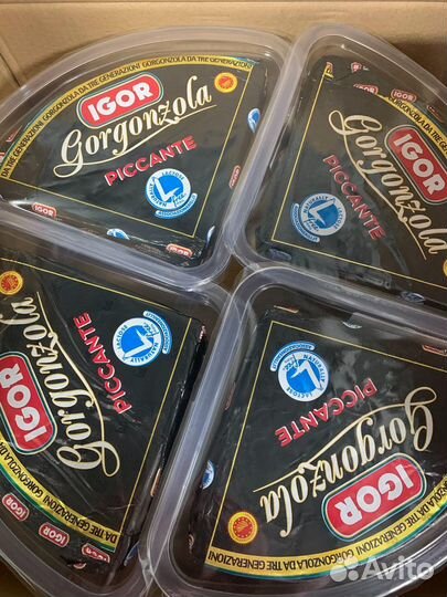 Сыр Горгонзола Пиканте Италия Gorgonzola piccante