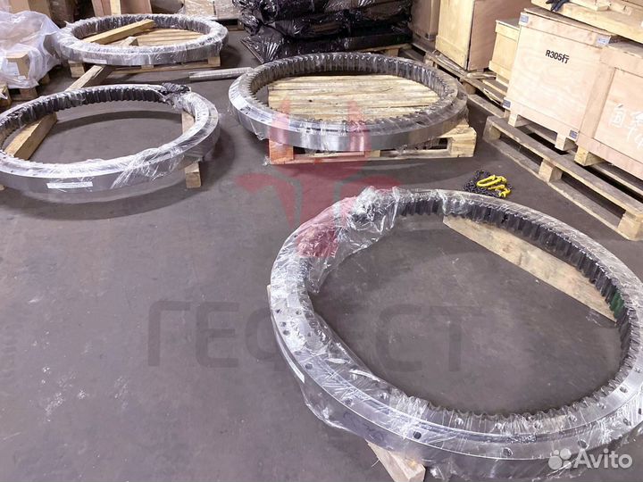 Опорно-поворотный круг Hitachi ZX280LCN-3 9245728