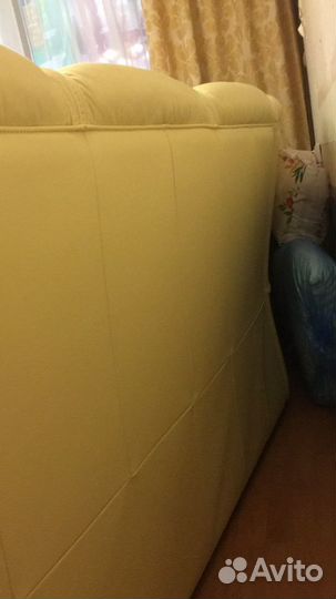 Диван кожаный