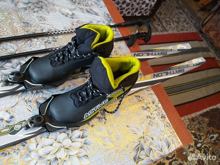 Детский лыжный комплект (лыжи, палки, ботинки)