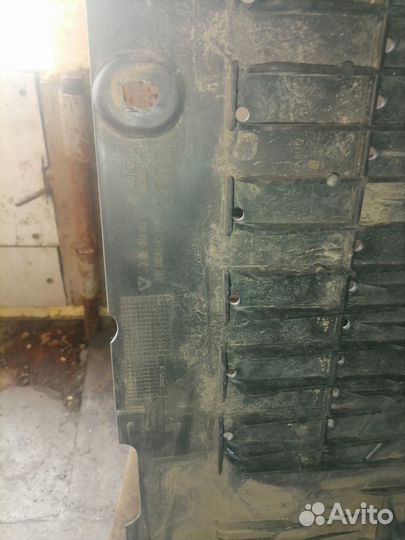 Продам нижнию защиту бампера на Audi