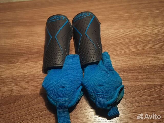 Щитки футбольные