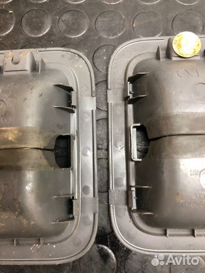 Заглушка крепления сиденья Toyota Land Cruiser 200