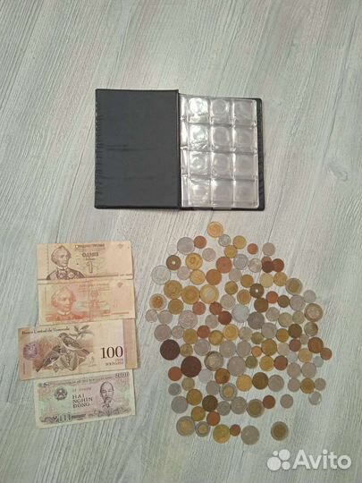 Монеты разных стран около 120, альбом и купюры