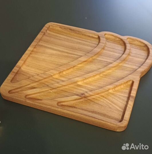 Сервировочная тарелка дерево