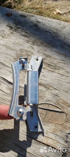 Люк и петля для него