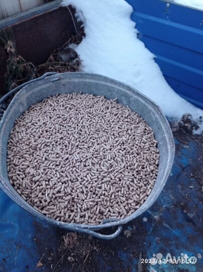 Гранулированный корм для кур и кроликов