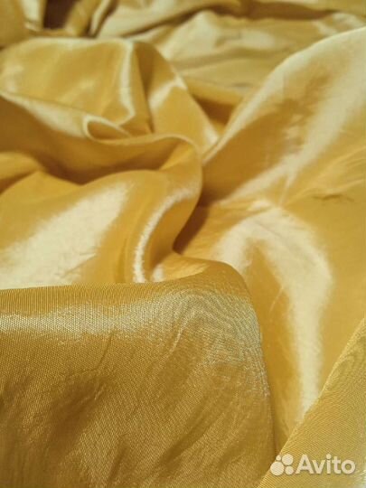 Два комплекта готовых штор