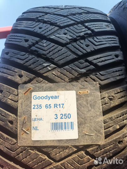 Goodyear Cargo Ultra Grip 235/65 R17