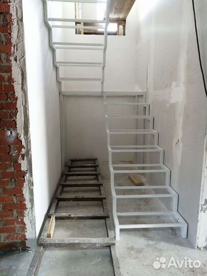 Лестница на металлокаркасе