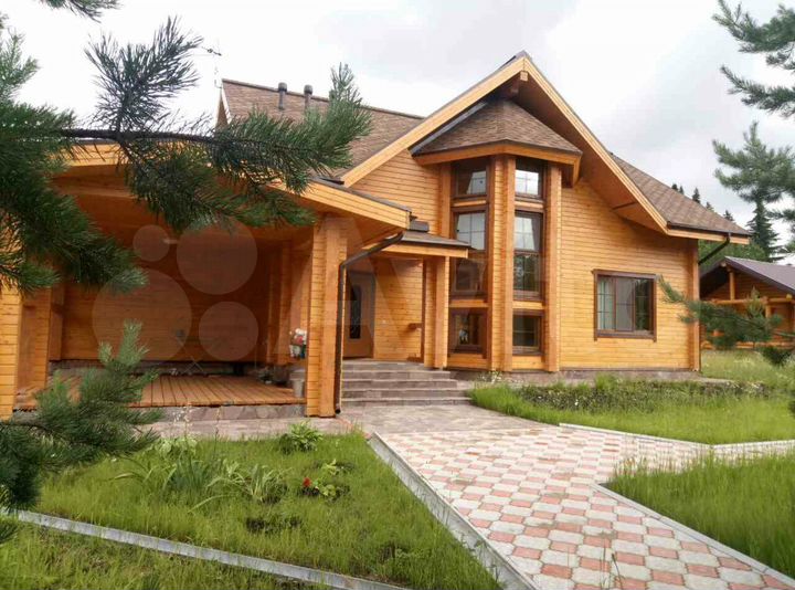 Дом 262,1 м² на участке 21 сот.